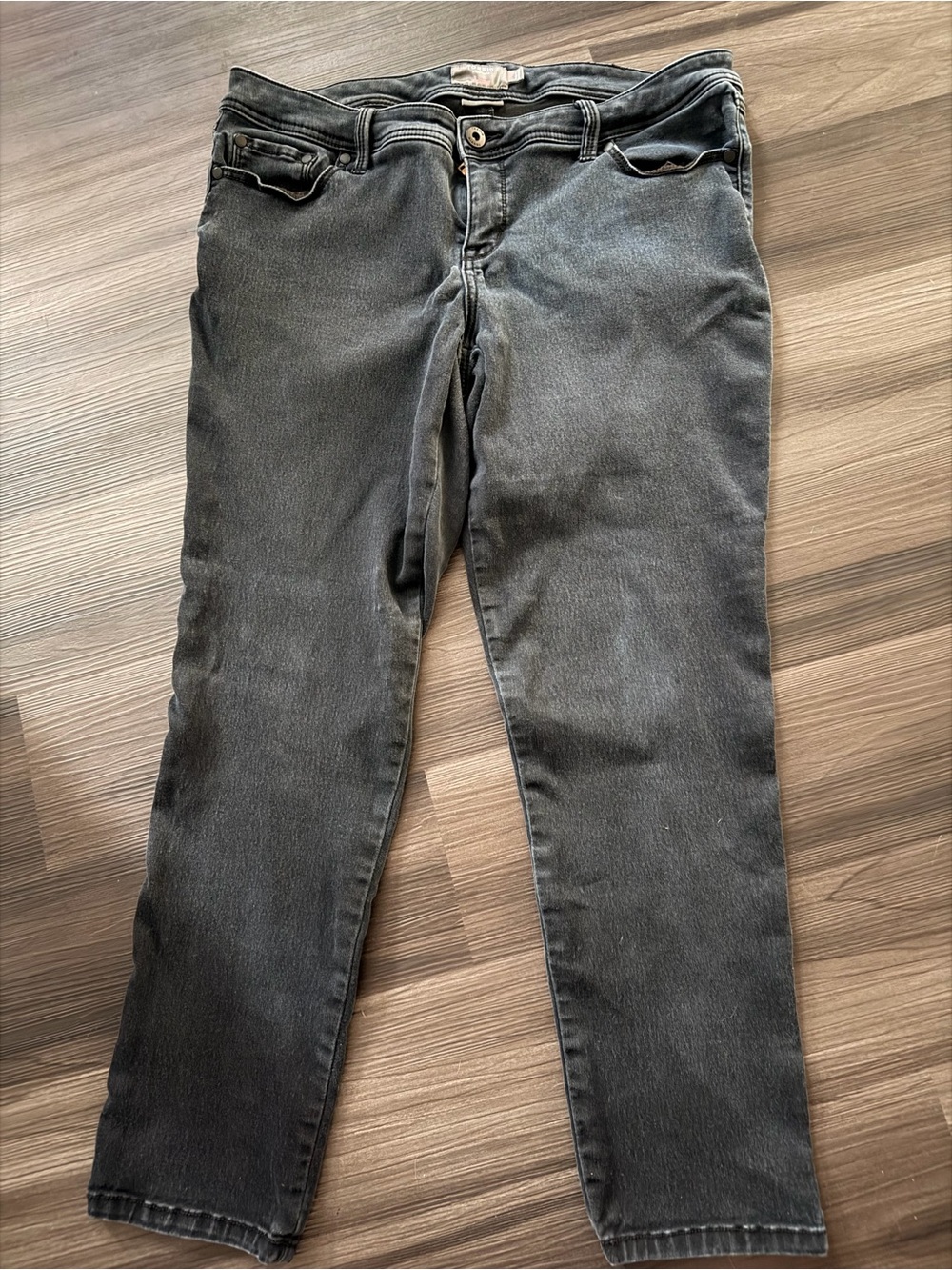 Torrid Luxe Skinny Jeans in a Woman’s Plus Size 18
